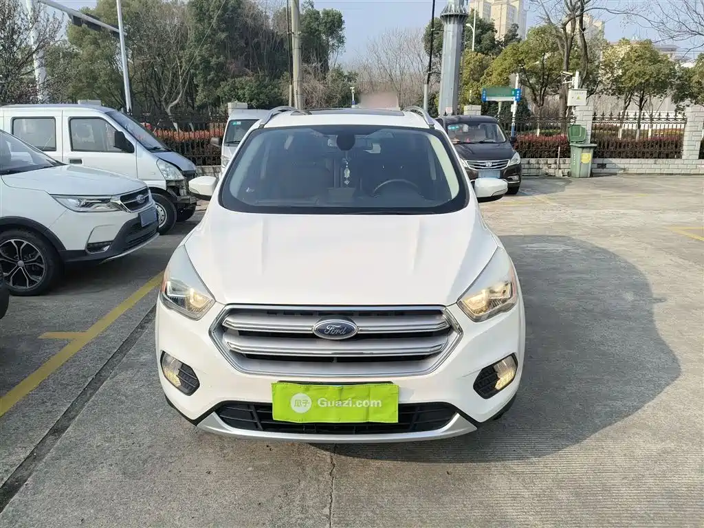 Kuga EcoBoost 180 2 WD Platinum Wing
