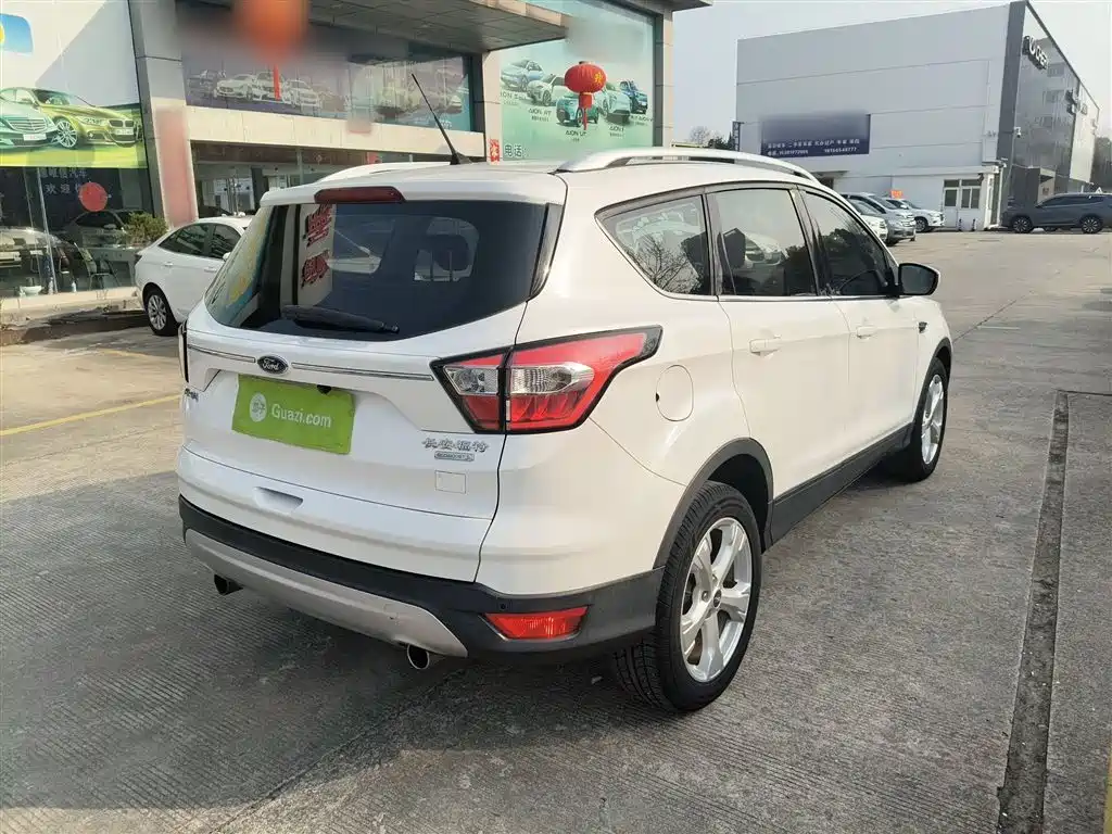 Kuga EcoBoost 180 2 WD Platinum Wing