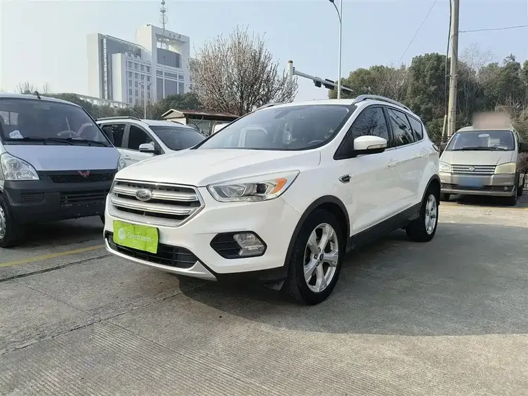 Ford Kuga EcoBoost 180 2 WD Platinum Wing