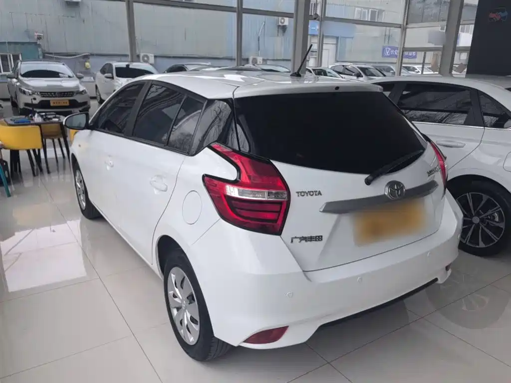 YARiS L Zhixuan 1.5 L CVT Leading