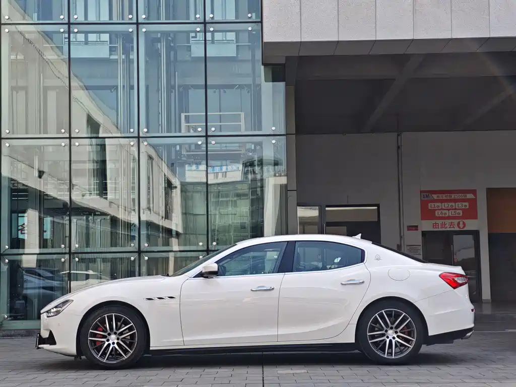 Ghibli 3.0 T Standard