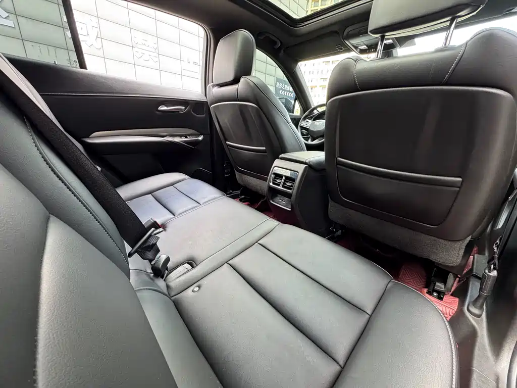 Cadillac XT4 28 T 2 WD Leading