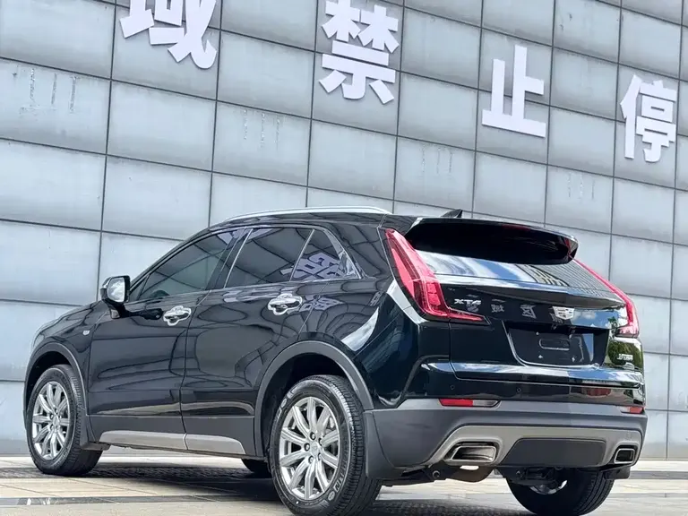 Cadillac XT4 28 T 2 WD Leading