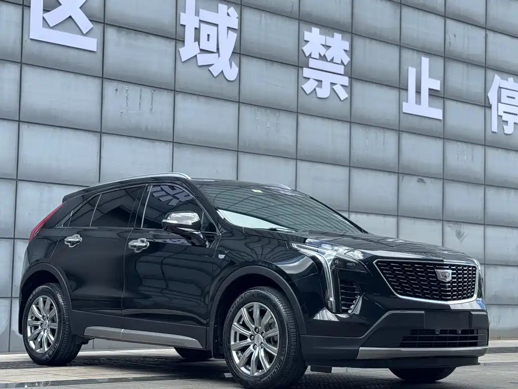 Cadillac XT4 28 T 2 WD Leading