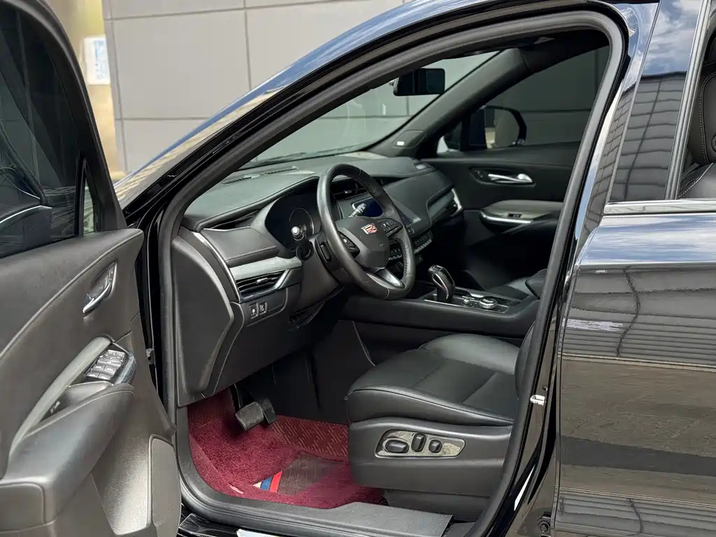 Cadillac XT4 28 T 2 WD Leading