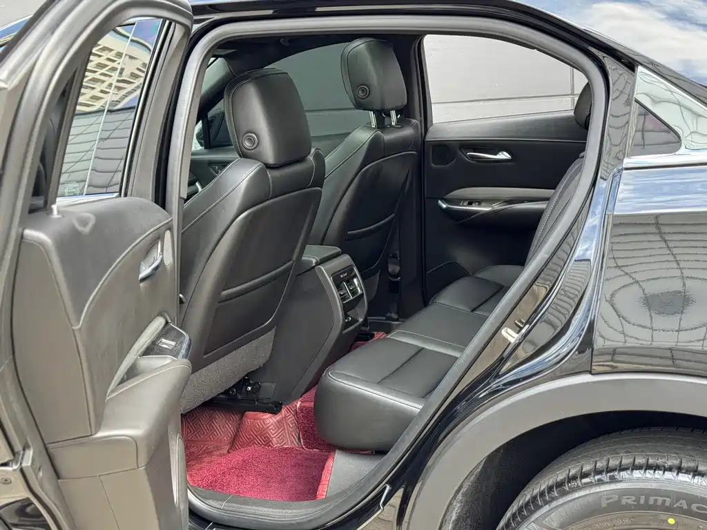Cadillac XT4 28 T 2 WD Leading