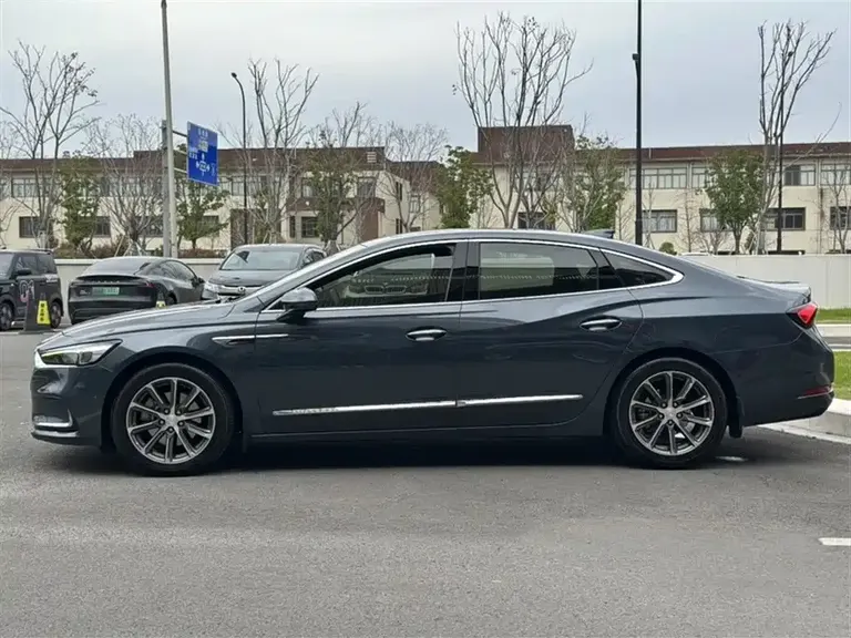 Buick LaCrosse 28 T Distinguished