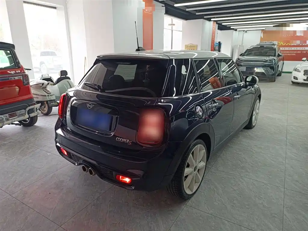 MINI 2.0 T COOPER S Artist 5-door