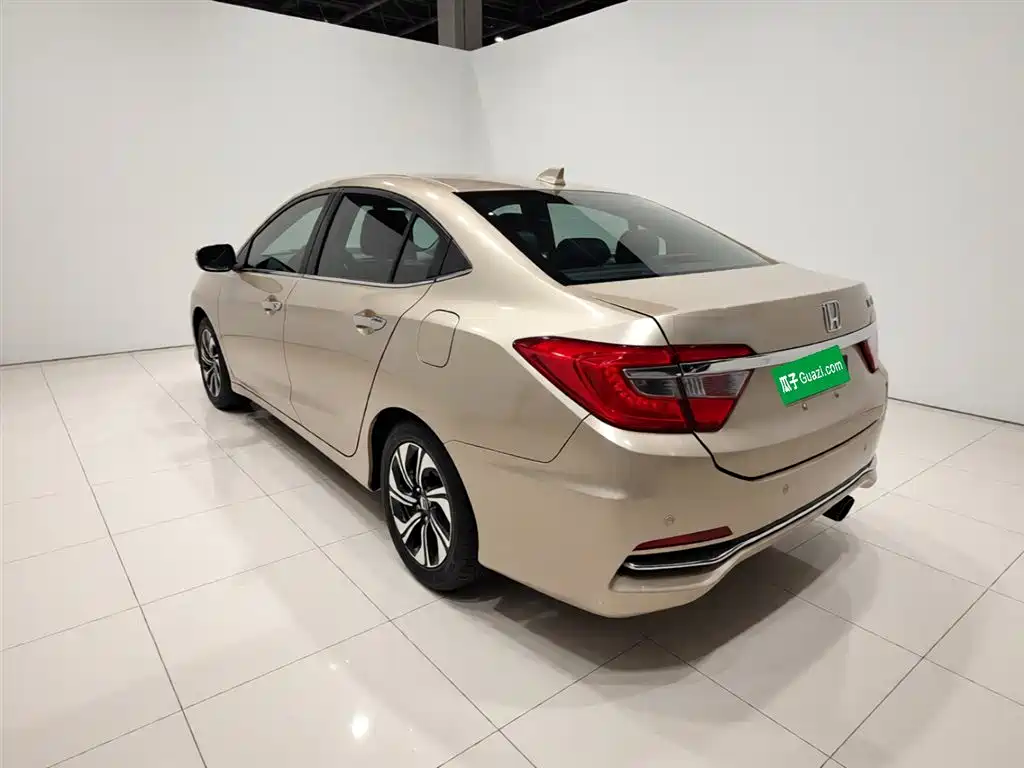 Crider 1.8 L CVT Luxury