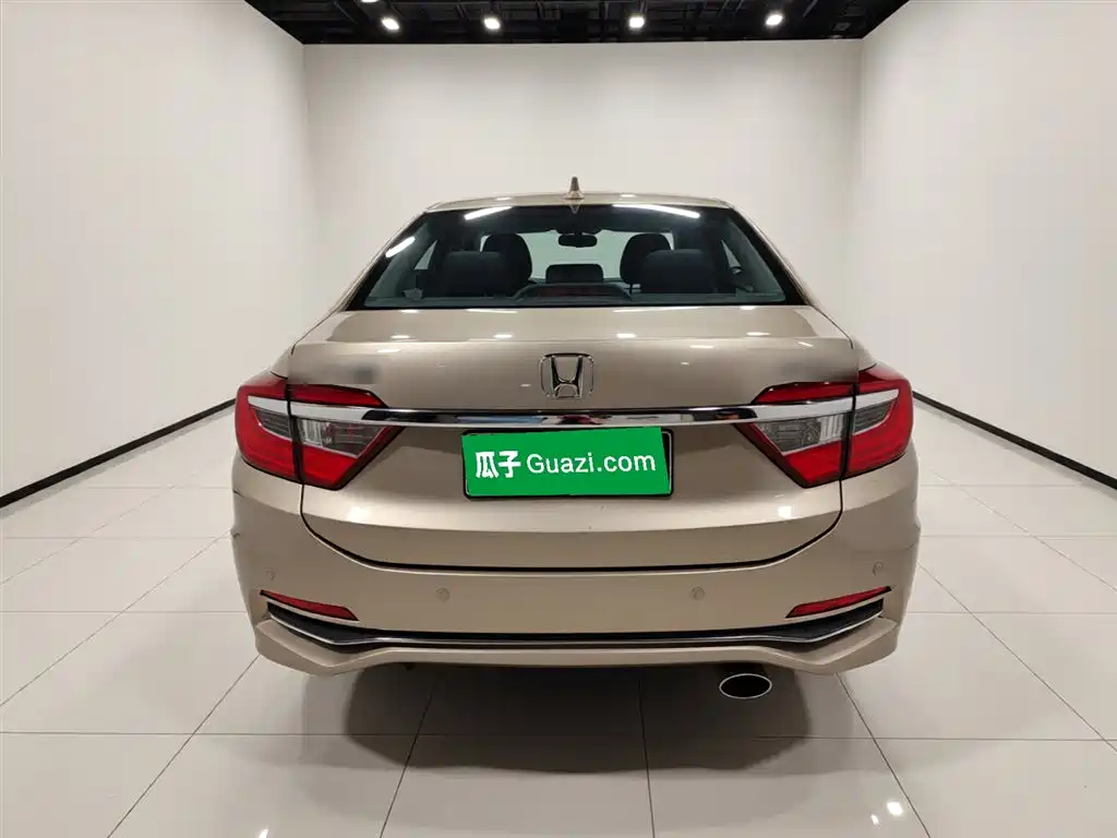 Crider 1.8 L CVT Luxury
