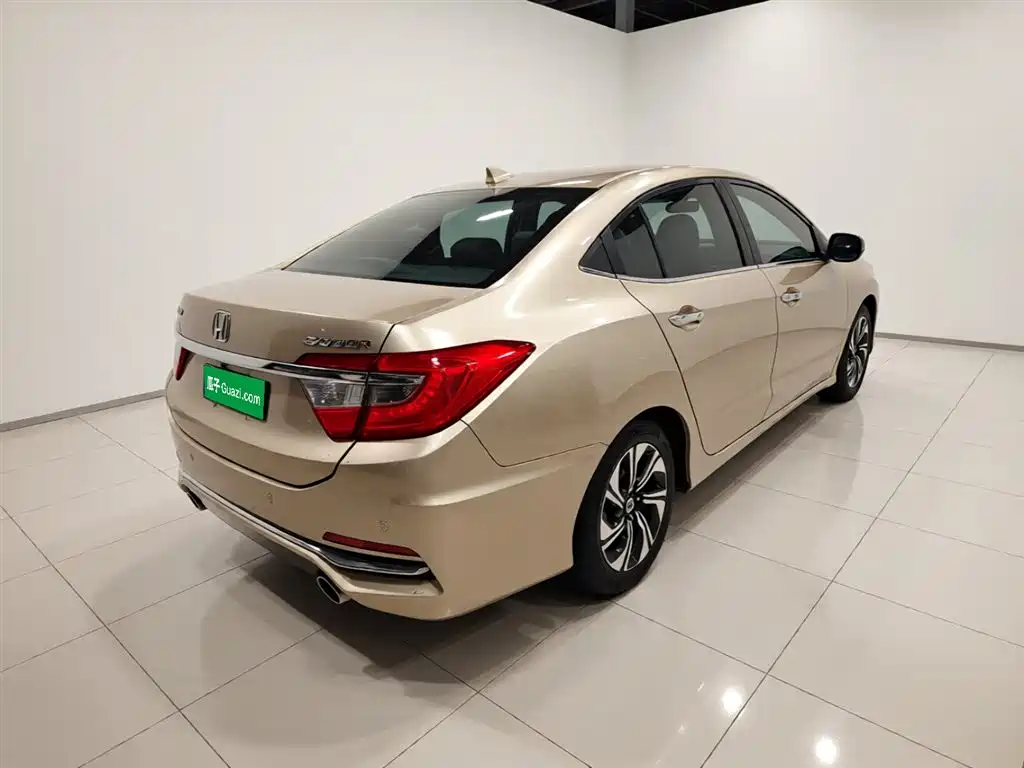 Crider 1.8 L CVT Luxury