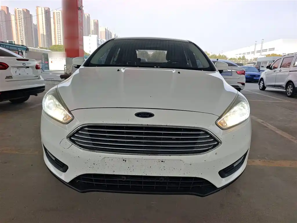 Focus Sedan 1.6 L Auto Comfort Smart Travel