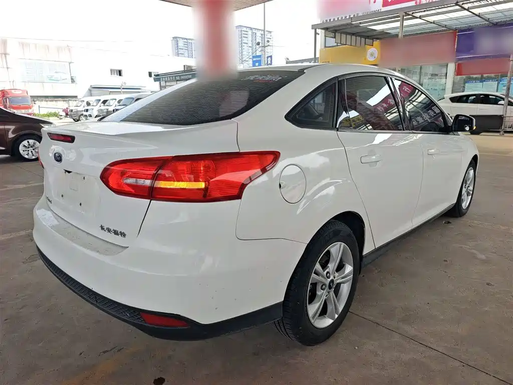 Focus Sedan 1.6 L Auto Comfort Smart Travel