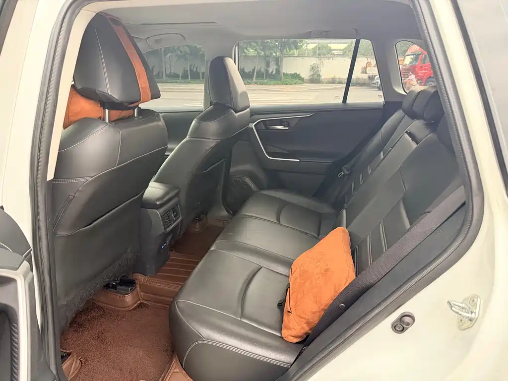RAV4 2.0 L CVT 2 WD Style PLUS