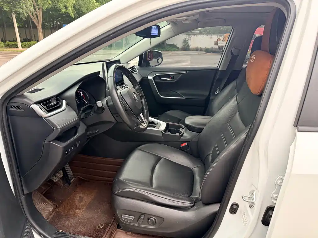 RAV4 2.0 L CVT 2 WD Style PLUS