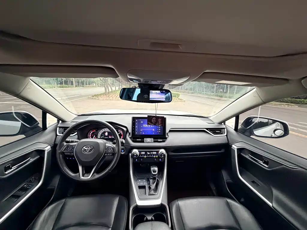 RAV4 2.0 L CVT 2 WD Style PLUS