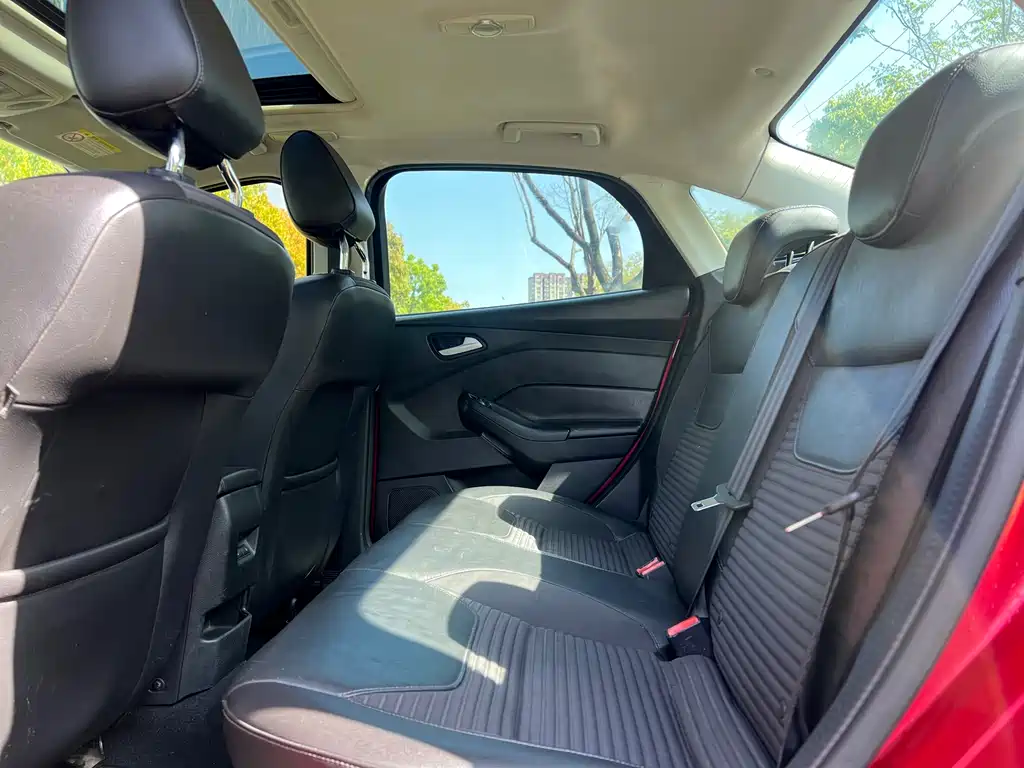 Focus Sedan 1.6 L Auto Style Smart Travel