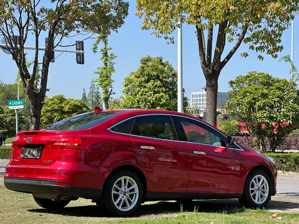 Focus Sedan 1.6 L Auto Style Smart Travel
