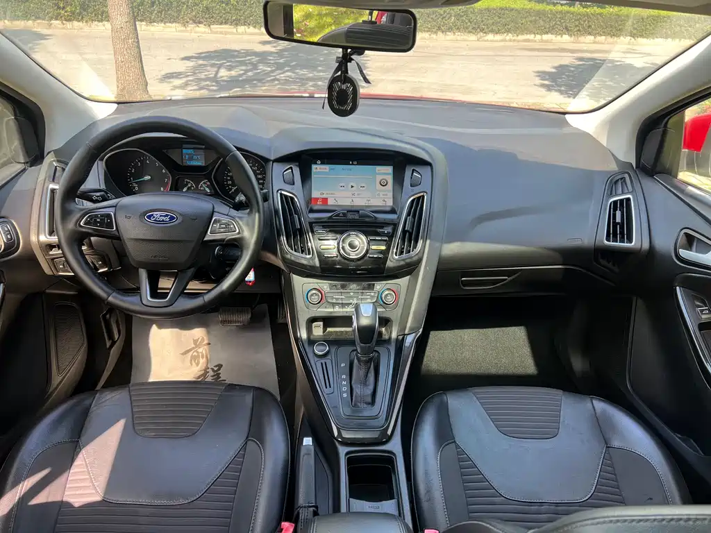 Focus Sedan 1.6 L Auto Style Smart Travel