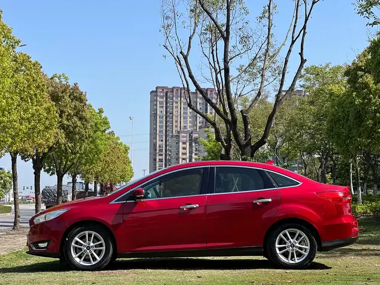 Ford Focus Sedan 1.6 L Auto Style Smart Travel