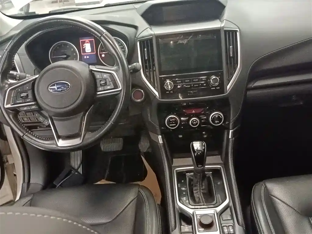 Forester 2.0 i Luxury EyeSight