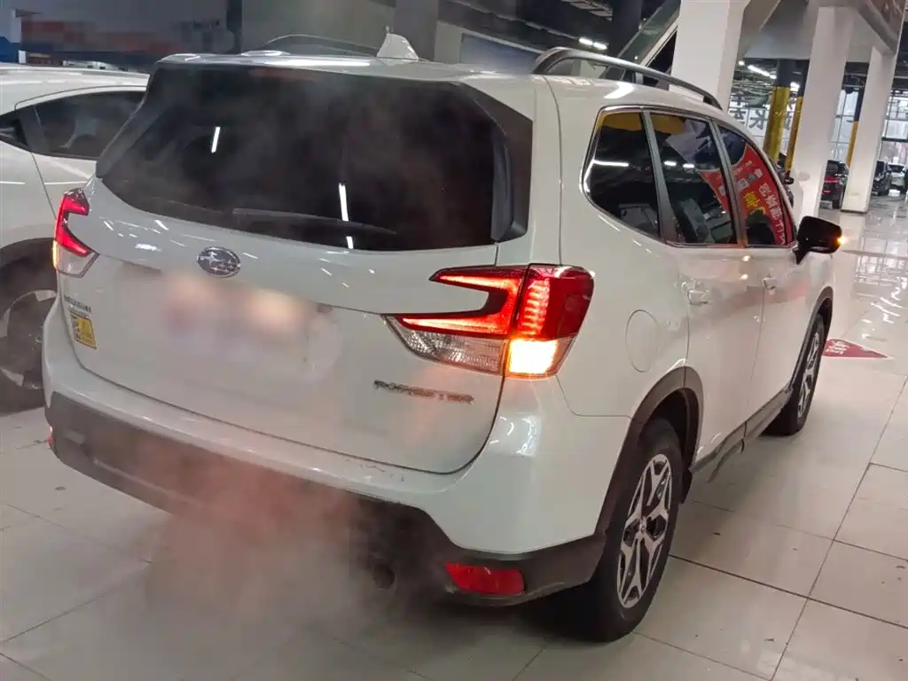 Forester 2.0 i Luxury EyeSight