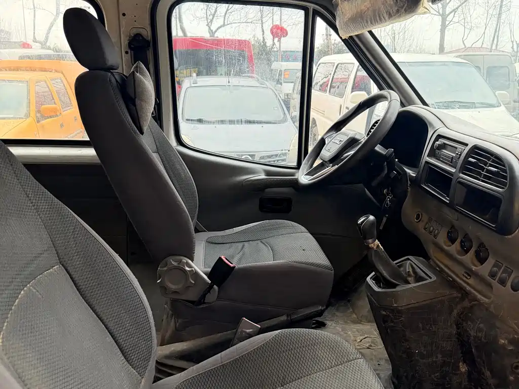 Transit Custom 2.8 T Commercial LWB Mid Roof 6-seat Rear Single Tire CN-VI JX493