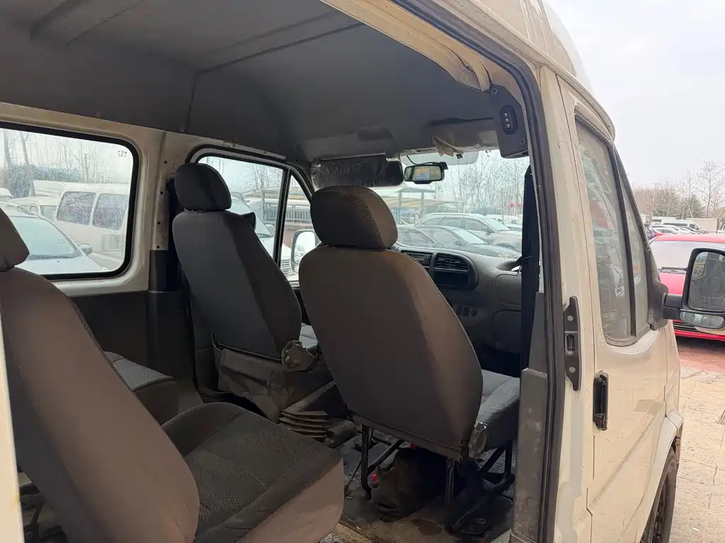 Transit Custom 2.8 T Commercial LWB Mid Roof 6-seat Rear Single Tire CN-VI JX493