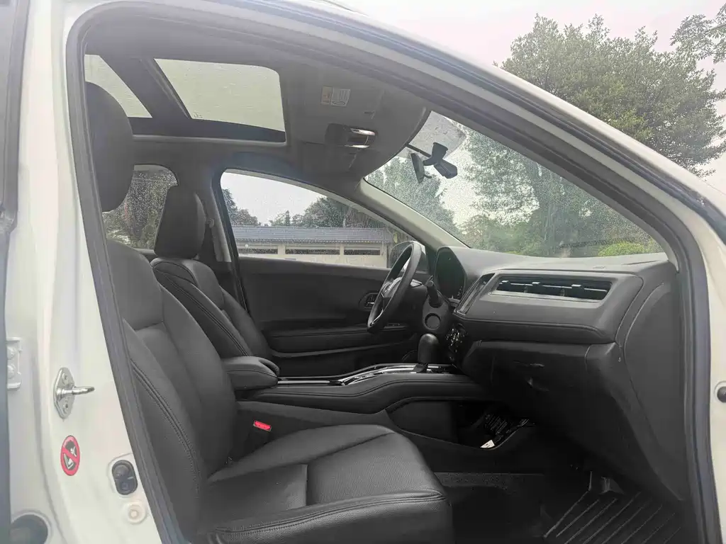 Vezel 1.5 L CVT Pioneer