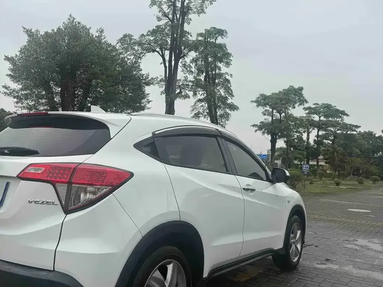 Honda Vezel 1.5 L CVT Pioneer