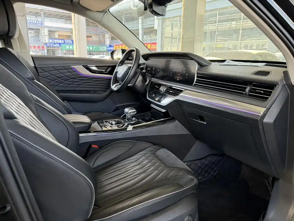 Hongqi HS5 2.0 T Connected Flagship Joy