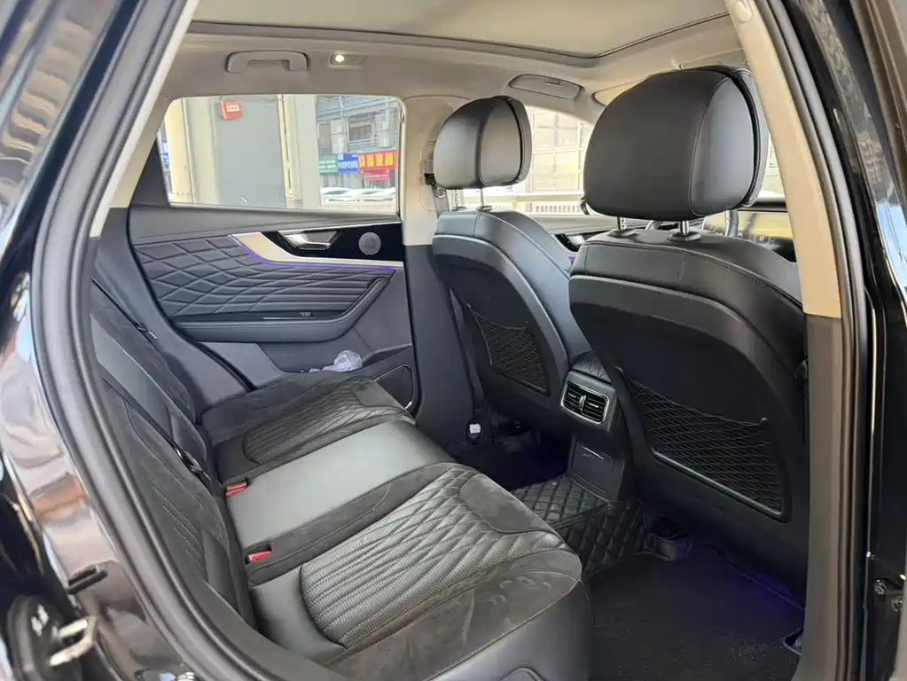Hongqi HS5 2.0 T Connected Flagship Joy