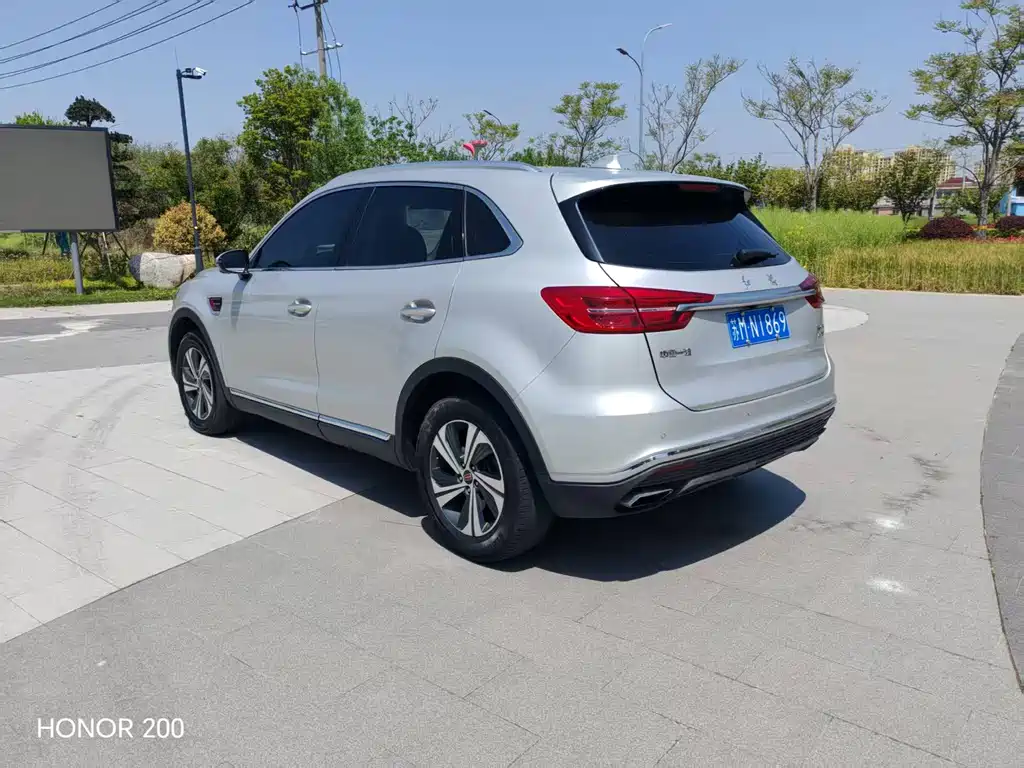 Hongqi HS5 2.0 T Connected Flagship Enjoyment