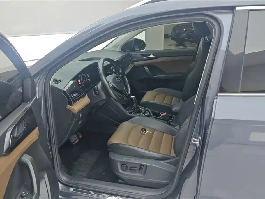 Tharu 330 TSI 4 WD Flagship CN-VI