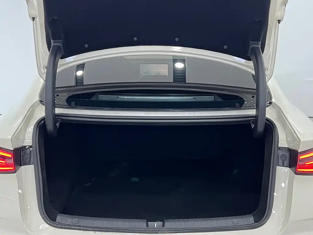 Seal 06 DM-i Smart Drive 120 KM Premium