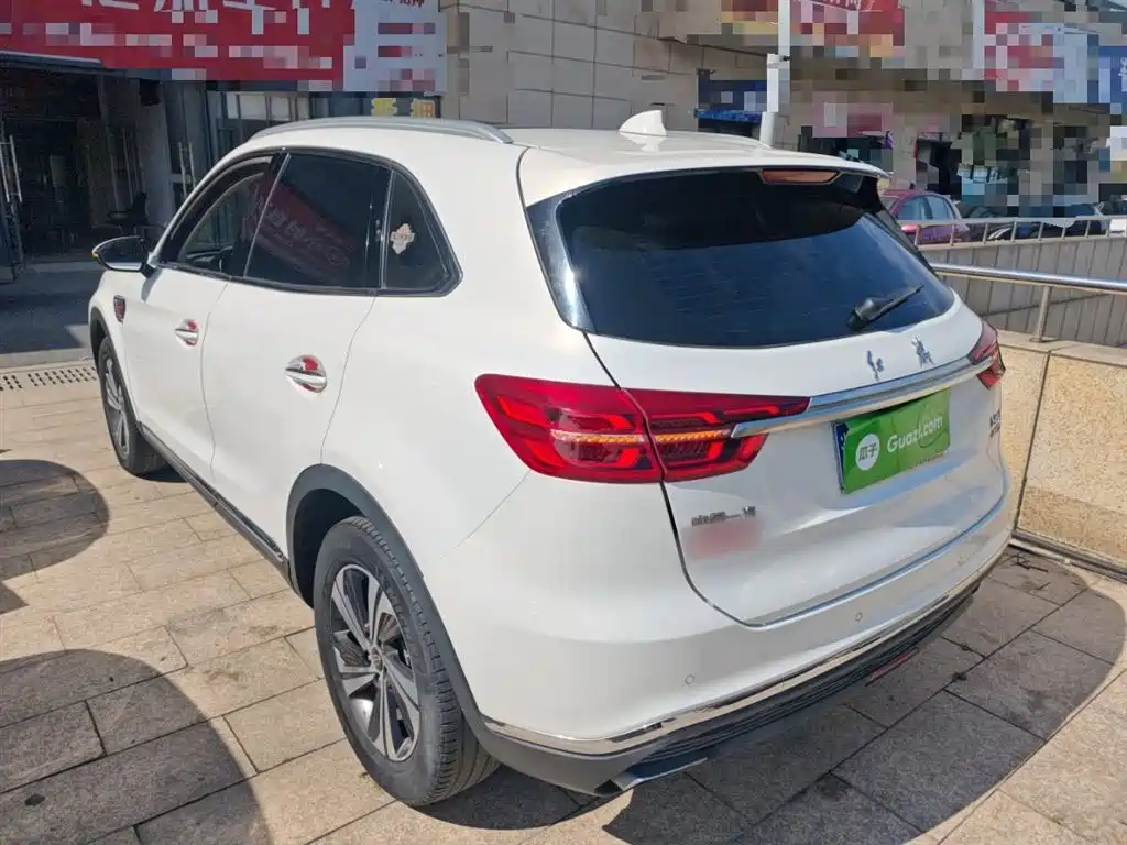 Hongqi HS5 2.0 T Connected Flagship Enjoyment