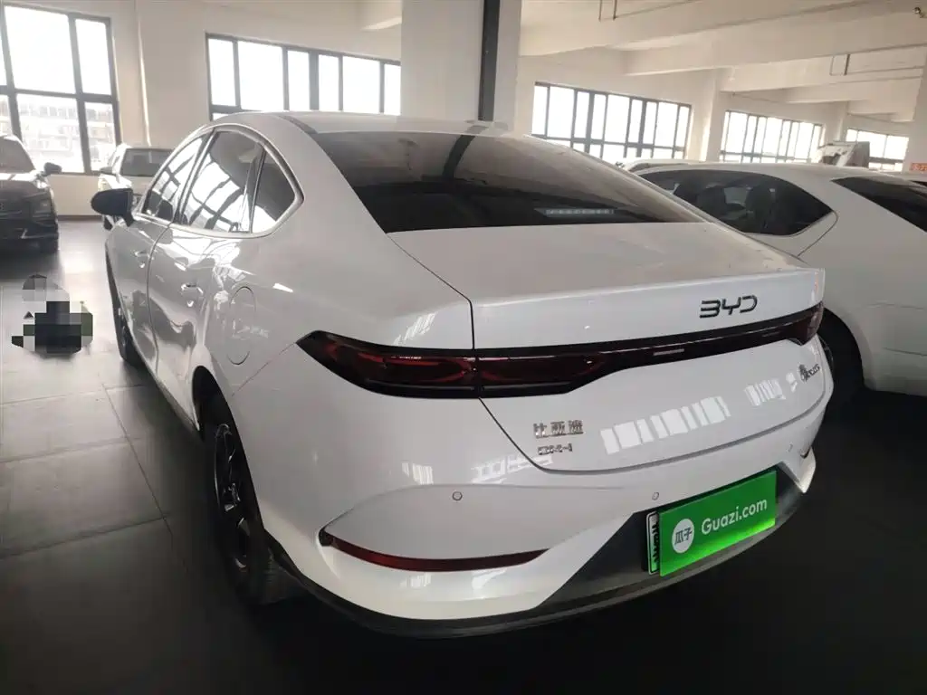 Qin PLUS DM-i Smart Drive 55 KM Leading
