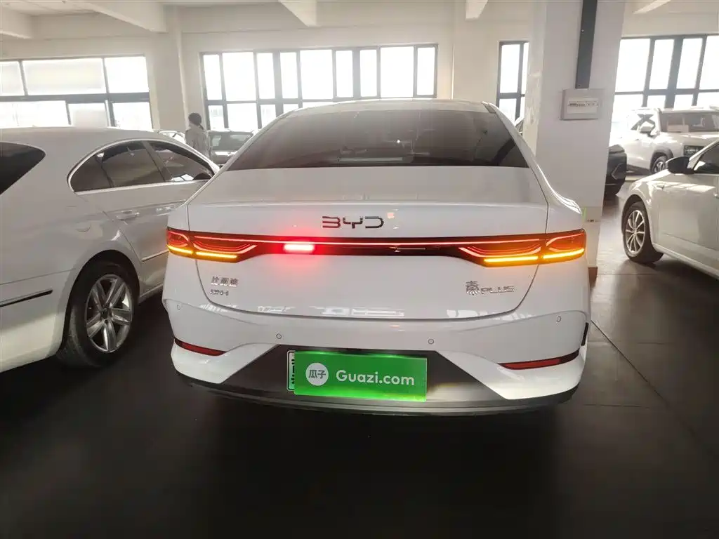 Qin PLUS DM-i Smart Drive 55 KM Leading