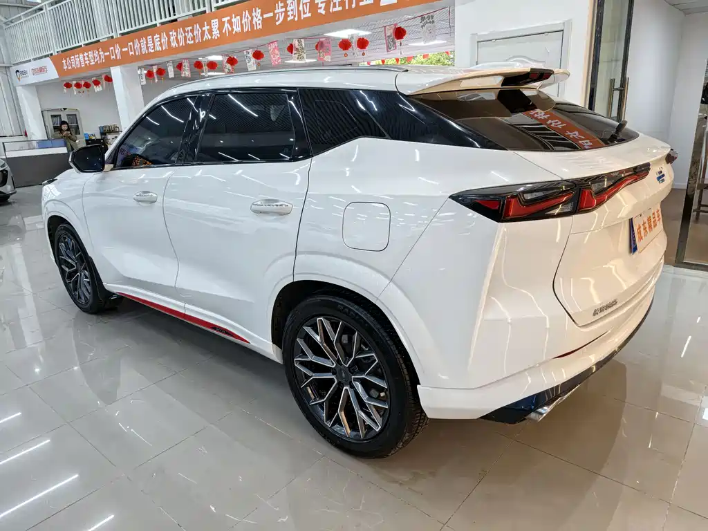 Changan Oshan Z6 Blue Whale 1.5 T DCT Smart Supreme