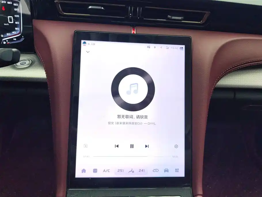 Hongqi H5 1.5 T DCT Connected Flagship Charm