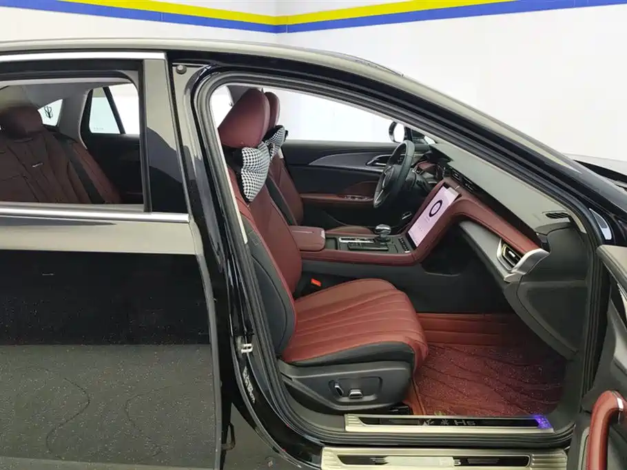 Hongqi H5 1.5 T DCT Connected Flagship Charm