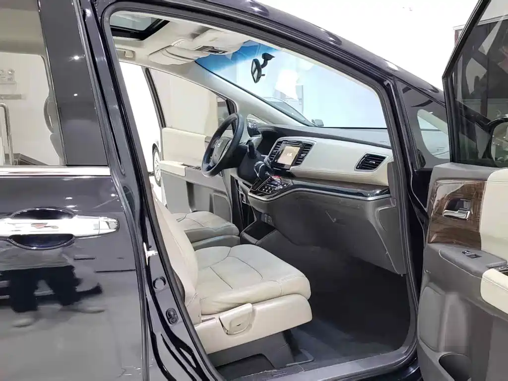 Odyssey Facelift 2.4 L Luxury