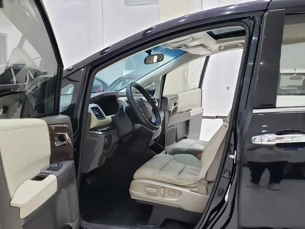 Odyssey Facelift 2.4 L Luxury