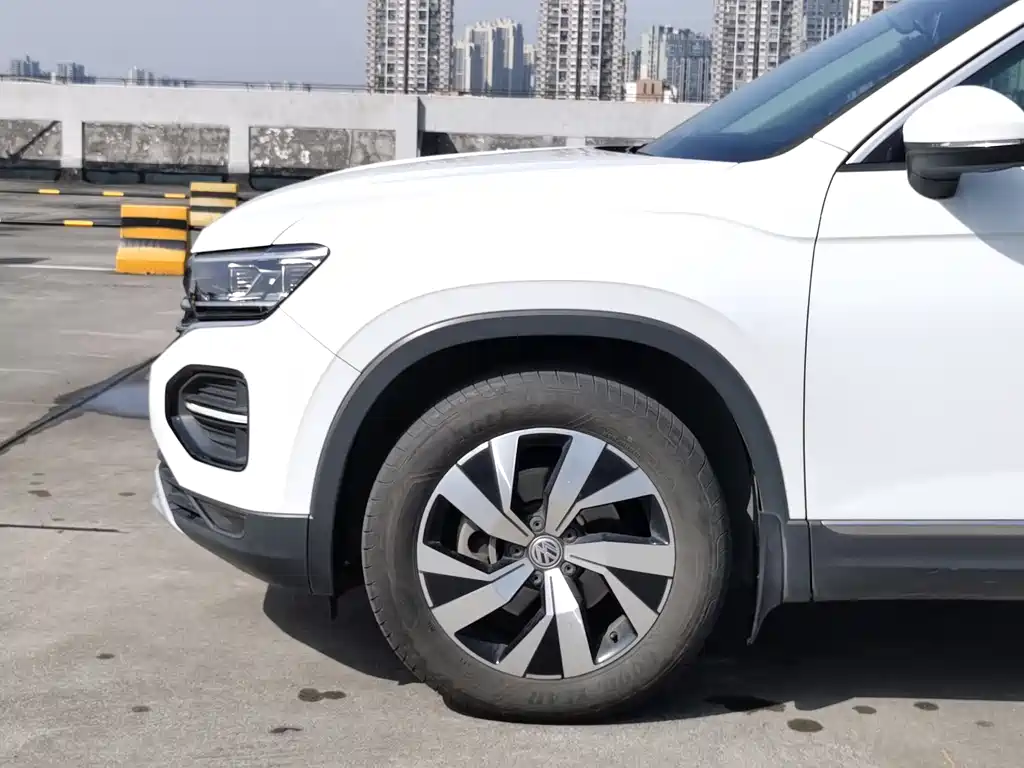 Tayron 330 TSI 2 WD Luxury CN-VI