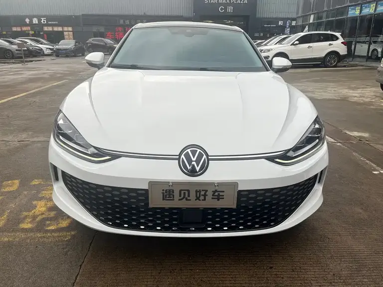 Volkswagen Lamando Lamando L 280 TSI DSG Dazzle Hot