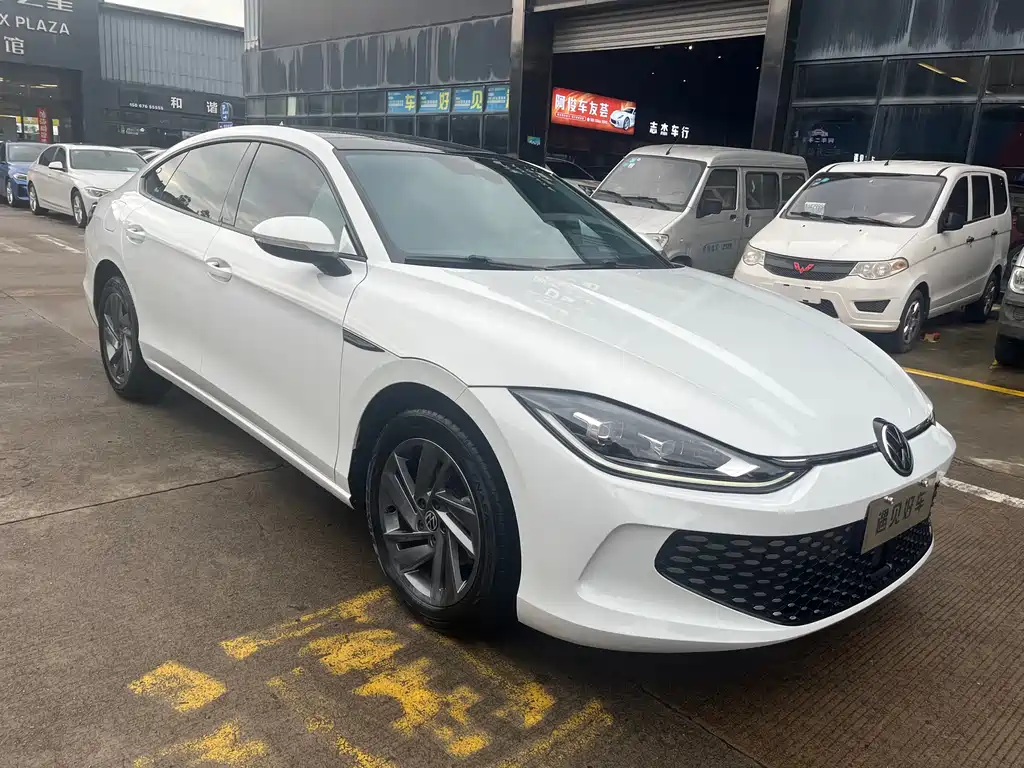 Lamando Lamando L 280 TSI DSG Dazzle Hot