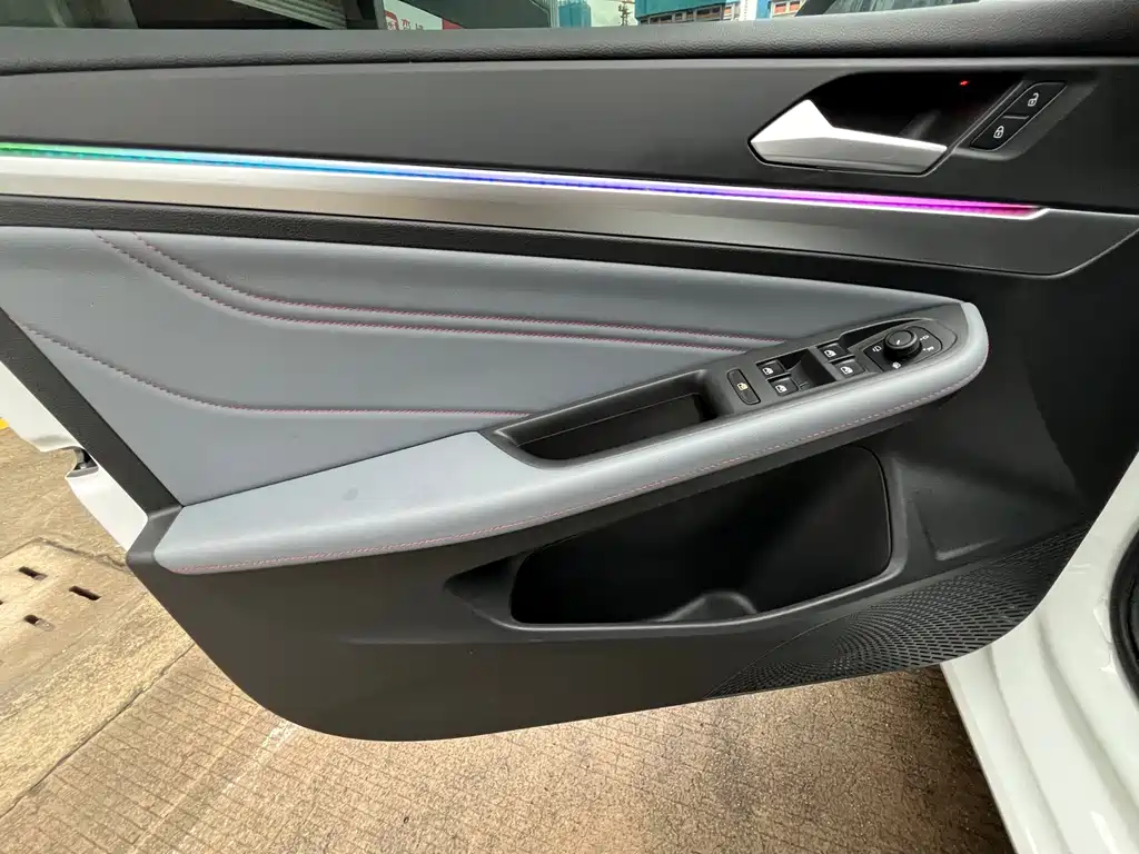 Lamando Lamando L 280 TSI DSG Dazzle Hot