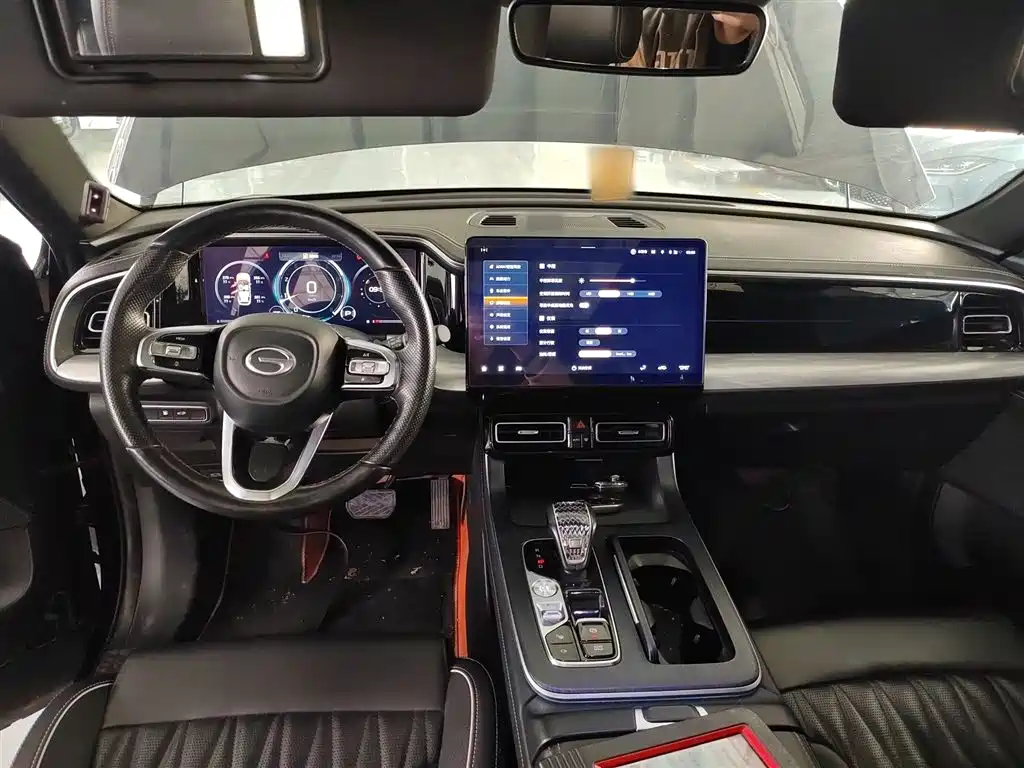 GAC Trumpchi GS8 Navigator Series 2.0 TGDI 2 WD Distinguished (7-seat)