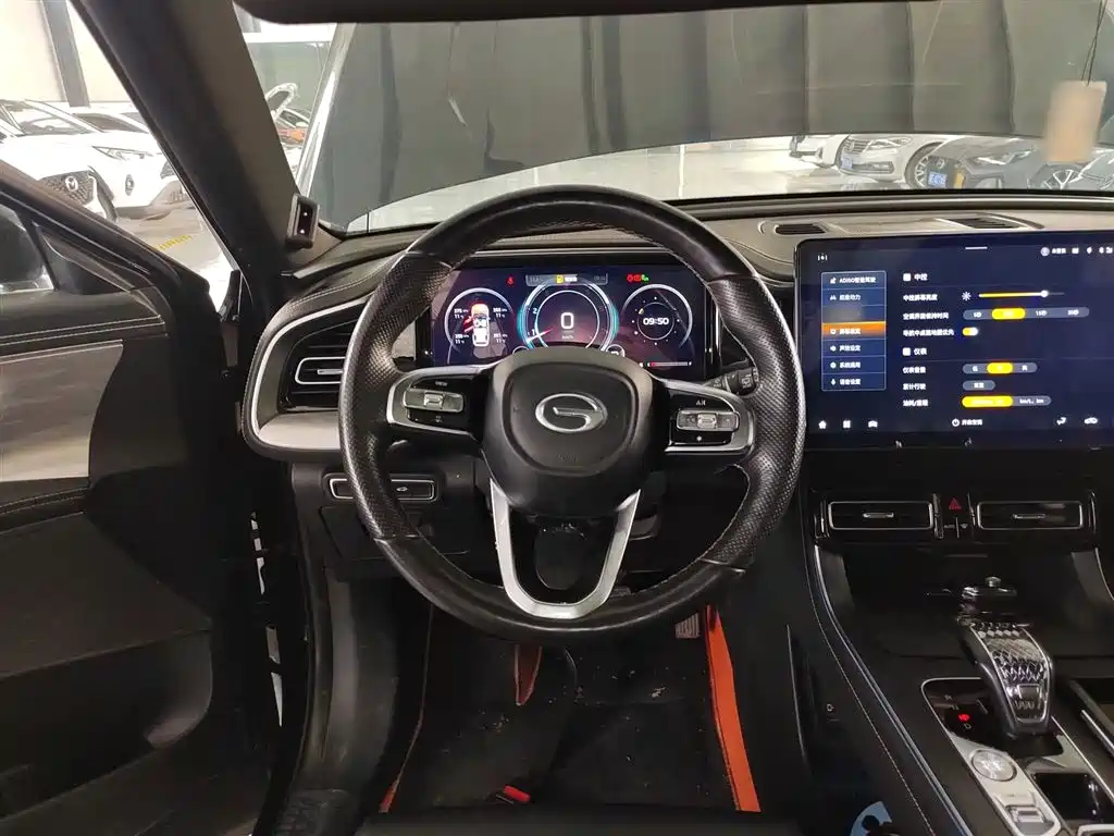 GAC Trumpchi GS8 Navigator Series 2.0 TGDI 2 WD Distinguished (7-seat)
