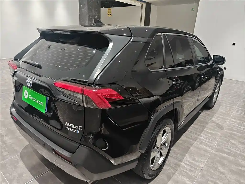 RAV4 Facelift Dual Engine 2.5 L E-CVT 2 WD Elite